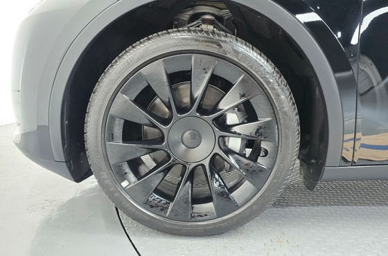 Tesla Model Y RWD — пробег 9 630 км — фото 5 из 5