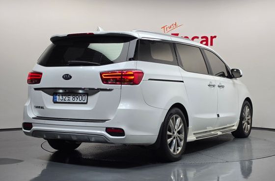 Kia Carnival 9-Seater Noblesse Special — пробег 199 145 км — фото 2 из 5