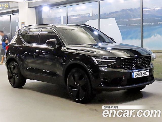 Volvo XC40 B4 Black Edition — пробег 45 826 км — фото 1 из 5