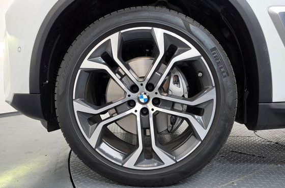 BMW X5 xDrive 40i xLine — пробег 4 172 км — фото 5 из 5