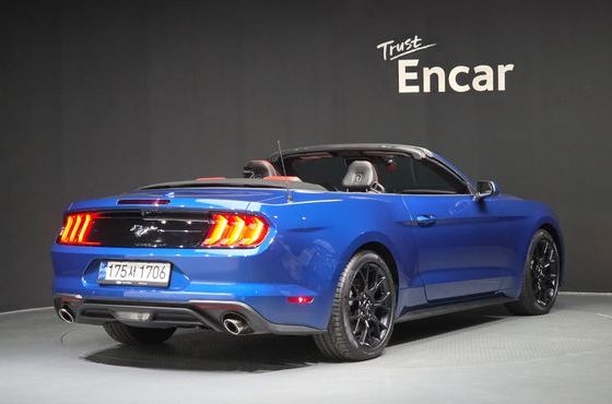 Ford Mustang Convertible — пробег 17 112 км — фото 2 из 5