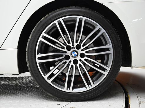BMW 5-Series 520d xDrive M Sport Package Plus — пробег 121 684 км — фото 5 из 5