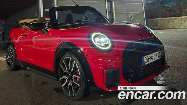 Mini Cooper Convertible JCW — пробег 7 500 км — фото 1 из 5