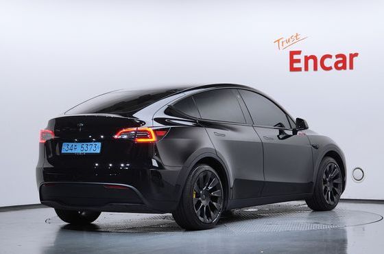 Tesla Model Y RWD — пробег 63 692 км — фото 2 из 5