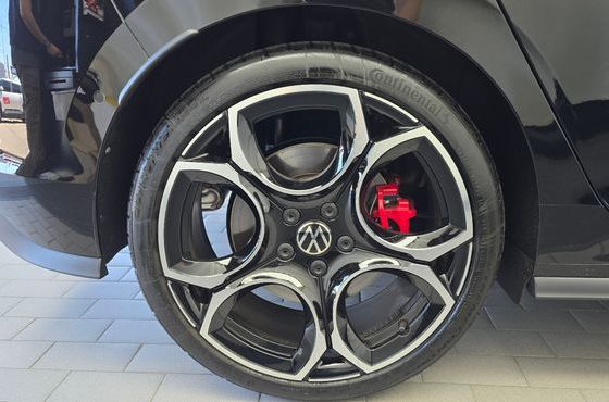 Volkswagen Golf 2.0 GTI — пробег 2 270 км — фото 5 из 5