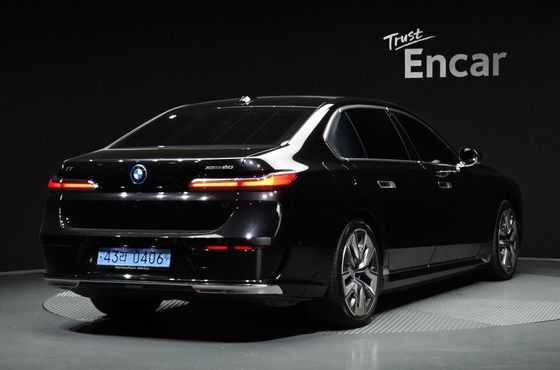 BMW i7 xDrive 60 Design Pure Excellence — пробег 49 517 км — фото 2 из 5