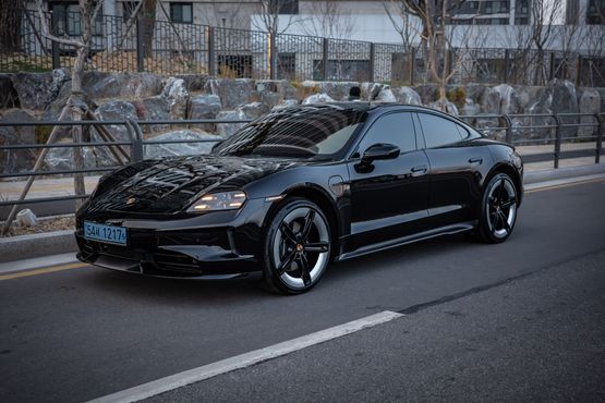 Porsche Taycan Base 4 — пробег 5 423 км — фото 4 из 5