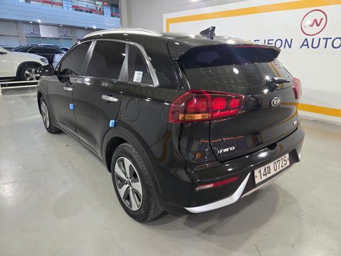 Kia Niro Luxury — пробег 122 880 км — фото 2 из 5