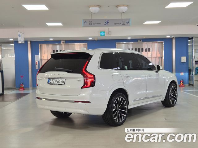 Volvo XC90 T8 Ultra Bright Hybrid — пробег 4 093 км — фото 2 из 5