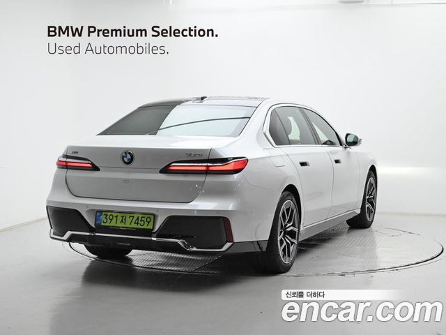 BMW 7-Series 740i xDrive M Sport — пробег 4 419 км — фото 2 из 5