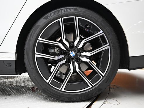 BMW 7-Series 740i xDrive M Sport — пробег 4 419 км — фото 5 из 5