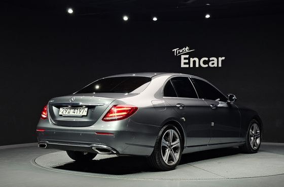 Mercedes-Benz E-Class E300 Avantgarde — пробег 78 833 км — фото 2 из 5