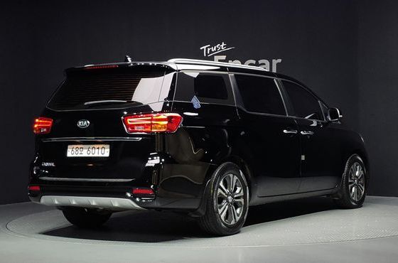 Kia Carnival 9-Seater Luxury — пробег 98 062 км — фото 2 из 5