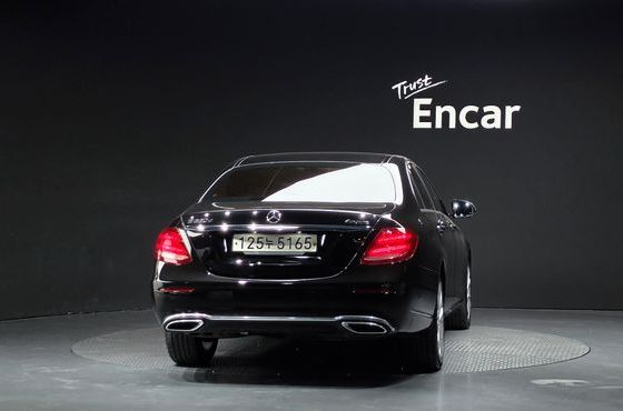 Mercedes-Benz E-Class E220d 4MATIC Exclusive — пробег 97 413 км — фото 4 из 5