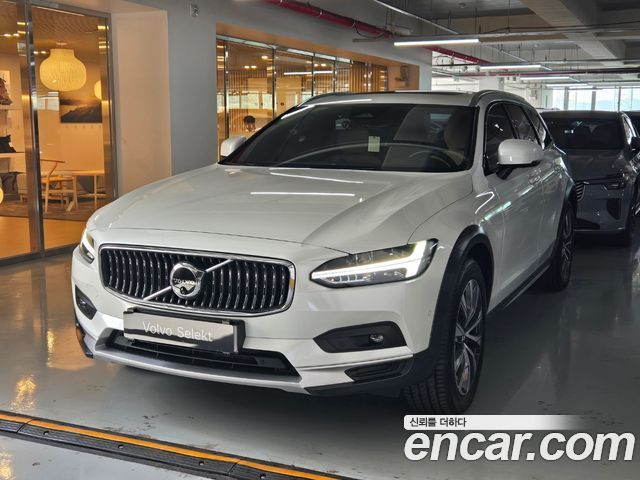 Volvo V90 B5 Ultra AWD — пробег 3 648 км — фото 1 из 5