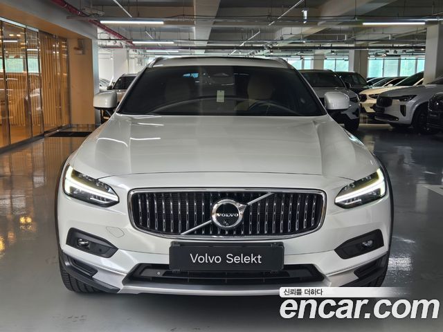 Volvo V90 B5 Ultra AWD — пробег 3 648 км — фото 3 из 5