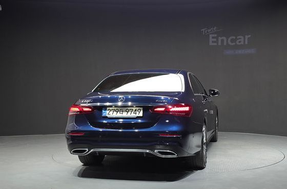 Mercedes-Benz E-Class E220d 4MATIC AMG Line — пробег 73 787 км — фото 4 из 5
