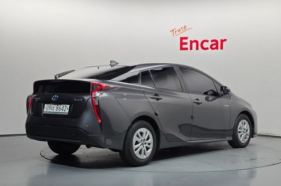 Toyota Prius 1.8 E — пробег 98 202 км — фото 2 из 5