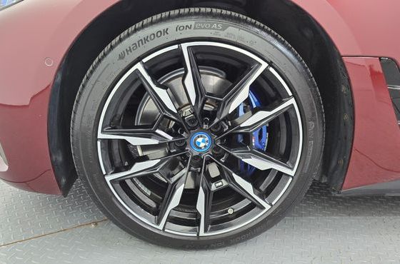 BMW i4 M50 — пробег 46 450 км — фото 5 из 5