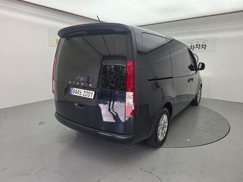 Hyundai Staria L3.5 Cargo 5-Seater Modern — пробег 23 000 км — фото 2 из 5