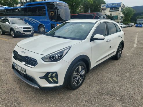 Kia Niro 1.6 HEV Prestige — пробег 40 000 км — фото 3 из 5