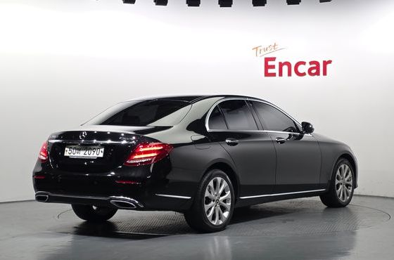Mercedes-Benz E-Class E220d 4MATIC Exclusive — пробег 104 326 км — фото 2 из 5