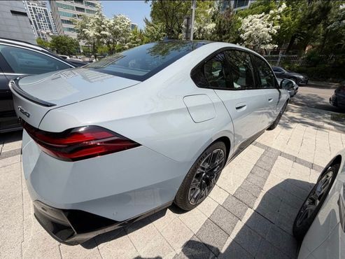 BMW i5 xDrive 40 M Sport Pro — пробег 6 300 км — фото 2 из 5
