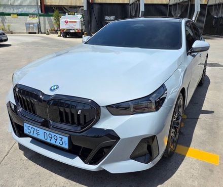 BMW i5 xDrive 40 M Sport Pro — пробег 6 300 км — фото 3 из 5