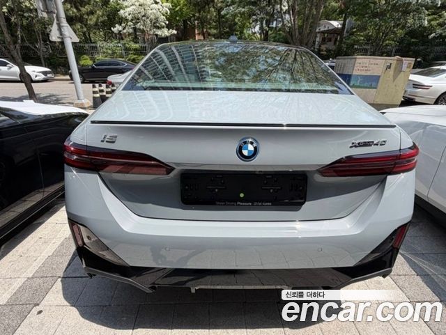 BMW i5 xDrive 40 M Sport Pro — пробег 6 300 км — фото 4 из 5