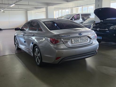 Hyundai Sonata 2.0 Royal — пробег 131 000 км — фото 4 из 5
