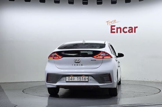 Hyundai Ioniq Q — пробег 118 615 км — фото 4 из 5