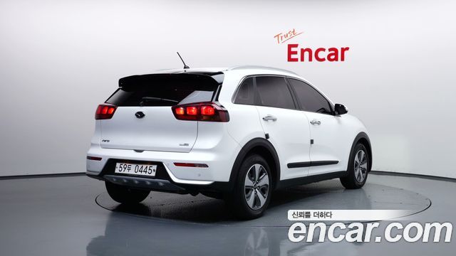 Kia Niro Luxury — пробег 163 861 км — фото 2 из 5