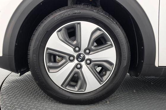Kia Niro Luxury — пробег 163 861 км — фото 5 из 5