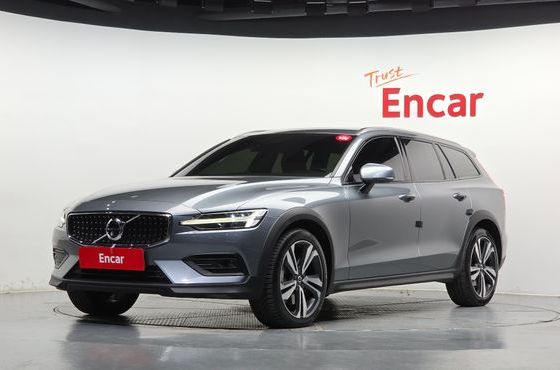 Volvo V60 T5 Pro AWD — пробег 125 302 км — фото 1 из 5