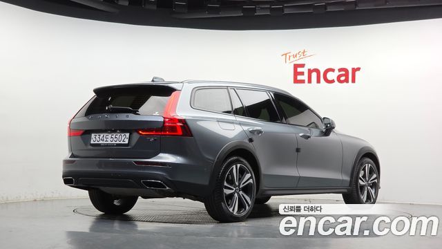 Volvo V60 T5 Pro AWD — пробег 125 302 км — фото 2 из 5