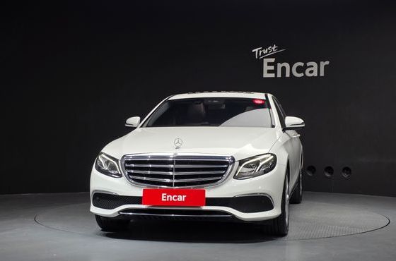 Mercedes-Benz E-Class E220d 4MATIC Exclusive — пробег 59 810 км — фото 3 из 5