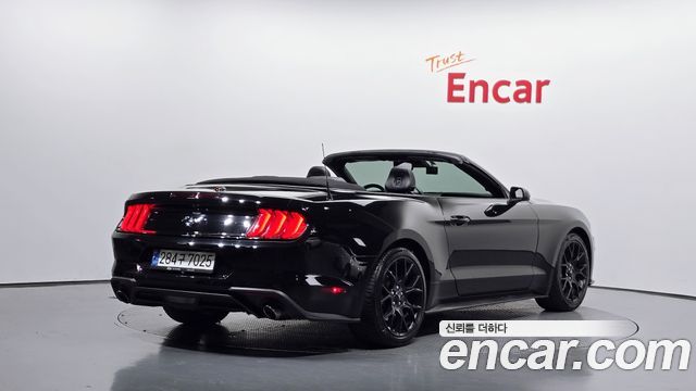 Ford Mustang Convertible — пробег 83 461 км — фото 2 из 5