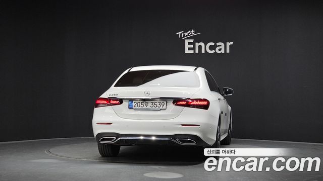 Mercedes-Benz E-Class E250 AMG Line — пробег 5 100 км — фото 4 из 5