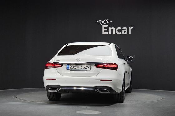 Mercedes-Benz E-Class E250 AMG Line — пробег 5 100 км — фото 4 из 5
