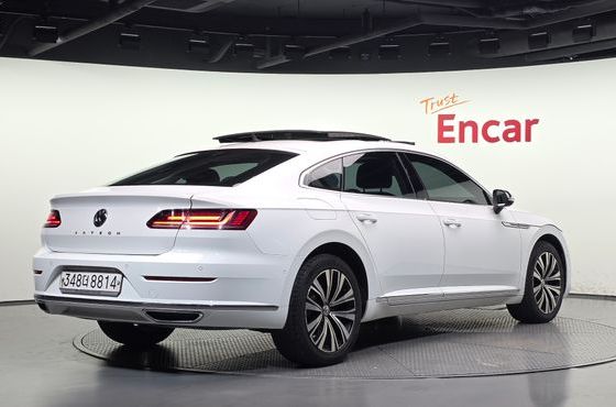 Volkswagen Arteon 2.0 TDI Premium — пробег 128 302 км — фото 2 из 5