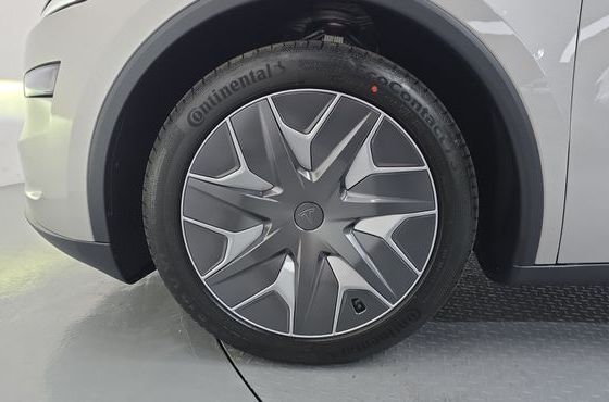 Tesla Model Y L Long Range AWD — пробег 127 км — фото 5 из 5