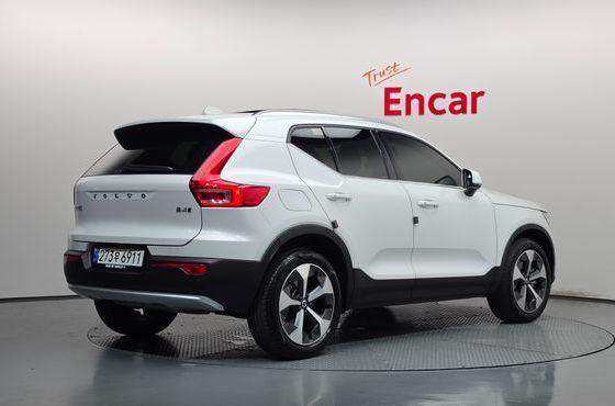 Volvo XC40 B4 Ultimate Bright — пробег 17 083 км — фото 2 из 5