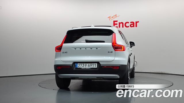 Volvo XC40 B4 Ultimate Bright — пробег 17 083 км — фото 4 из 5
