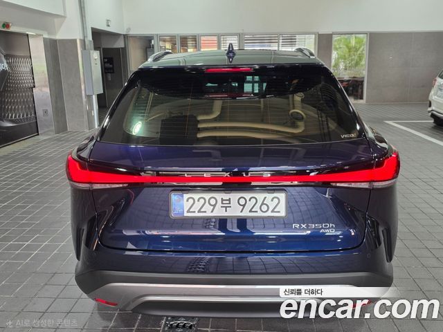 Lexus RX Luxury — пробег 8 100 км — фото 3 из 5