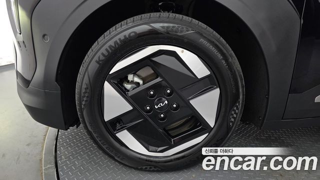 Kia EV3 Long Range 2WD Earth — пробег 15 745 км — фото 5 из 5