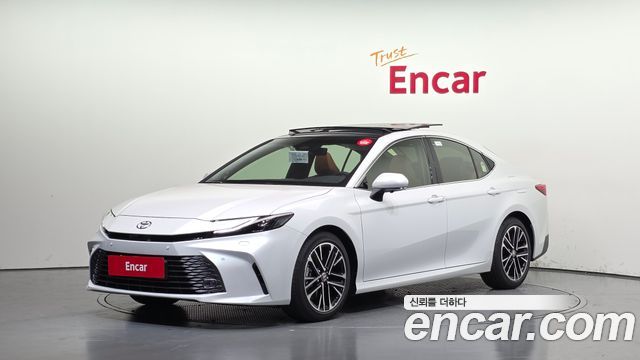 Toyota Camry 2.5 XLE Premium Hybrid — пробег 9 км — фото 1 из 5