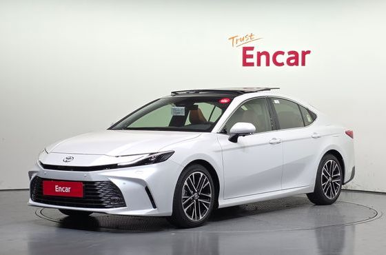 Toyota Camry 2.5 XLE Premium Hybrid — пробег 9 км — фото 1 из 5