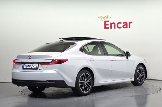 Toyota Camry 2.5 XLE Premium Hybrid — пробег 9 км — фото 2 из 5