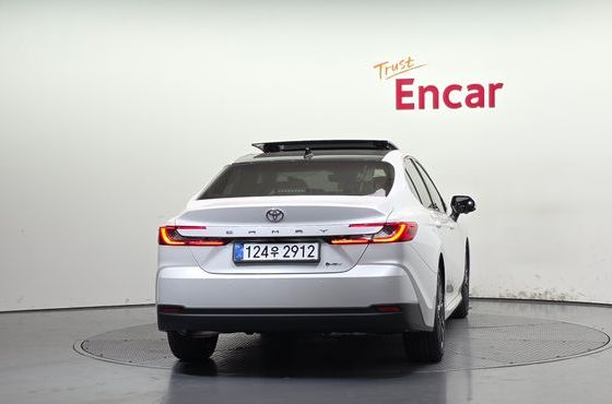 Toyota Camry 2.5 XLE Premium Hybrid — пробег 9 км — фото 4 из 5