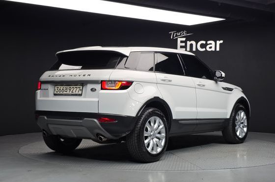 Land Rover Range Rover Evoque 2.0 TD4 SE — пробег 129 828 км — фото 2 из 5